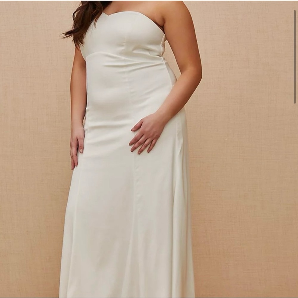 Torrid Ever After strapless Sweetheart Wedding Gown Size 16